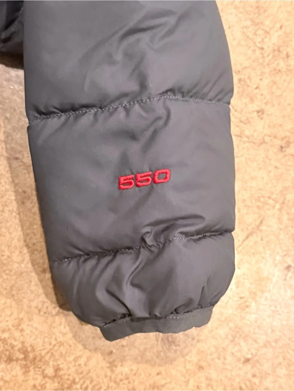 The North Face Boys’ Andes Jacket 550 goose down XS (6) gray and red puffer